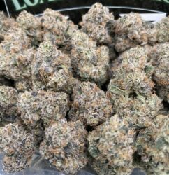 Airhead Runtz cannabis flower – fruity dessert hybrid with high THC buds